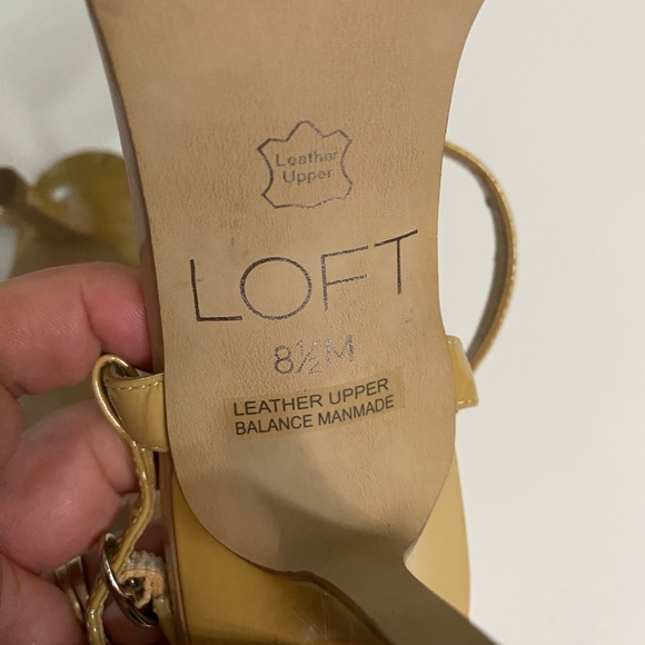 Loft T- Strap Beige patent sandals heels women’s size 8.5M - Picture 9 of 12
